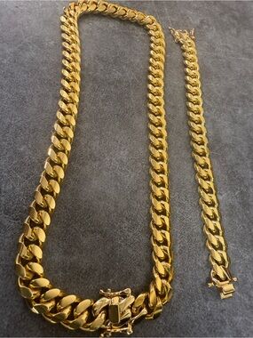 Gold Men’s Cuban Link Necklace and Bracelet Set - Sleek Statement Chain
